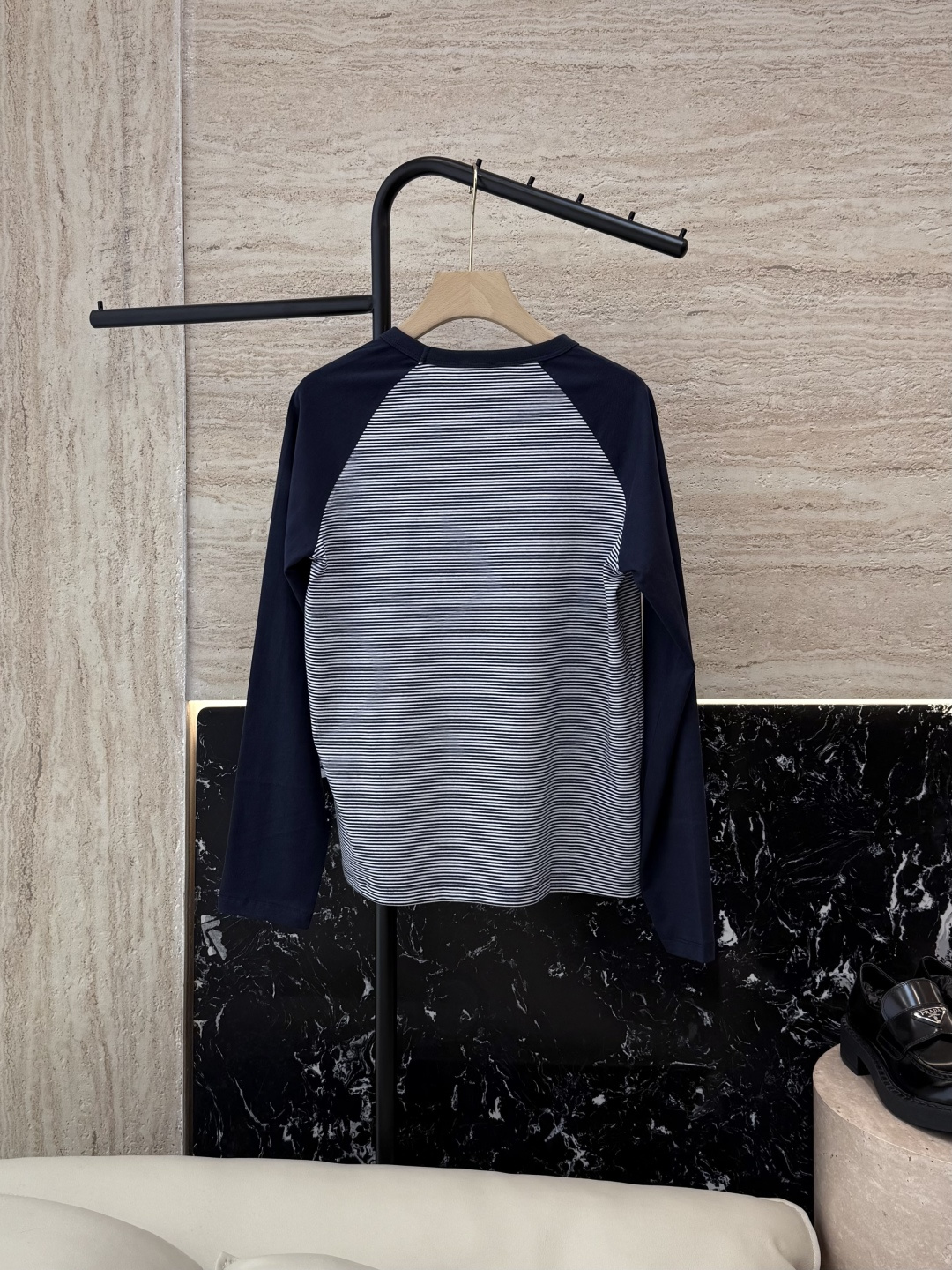 QG0120#新款长袖T恤⚠️。
Celine 条纹拼接款 长袖T恤 SML