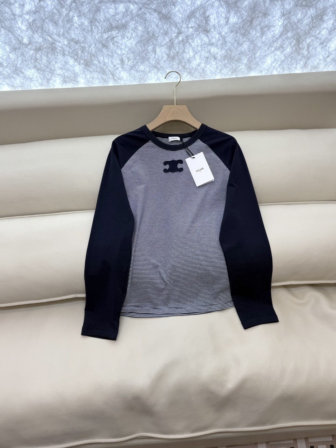 QG0120#新款长袖T恤⚠️。
Celine 条纹拼接款 长袖T恤 SML
