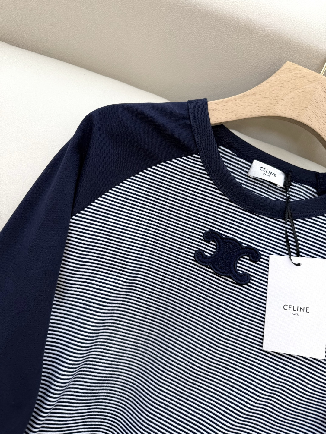 QG0120#新款长袖T恤⚠️。
Celine 条纹拼接款 长袖T恤 SML
