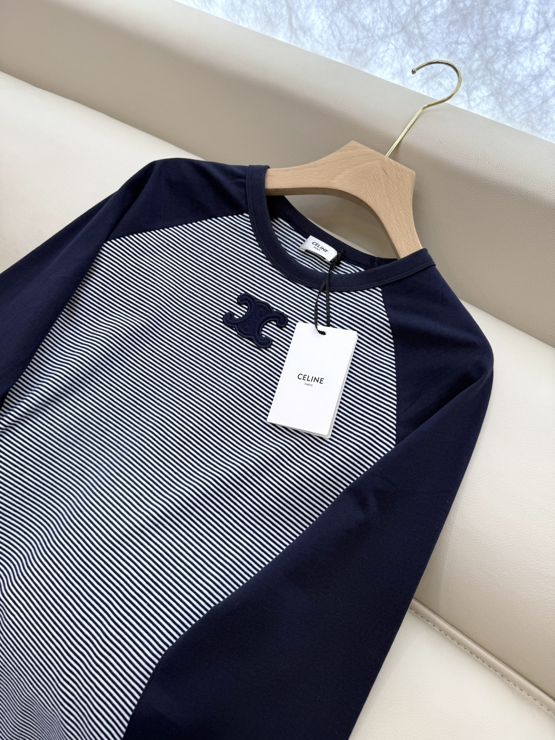 QG0120#新款长袖T恤⚠️。
Celine 条纹拼接款 长袖T恤 SML