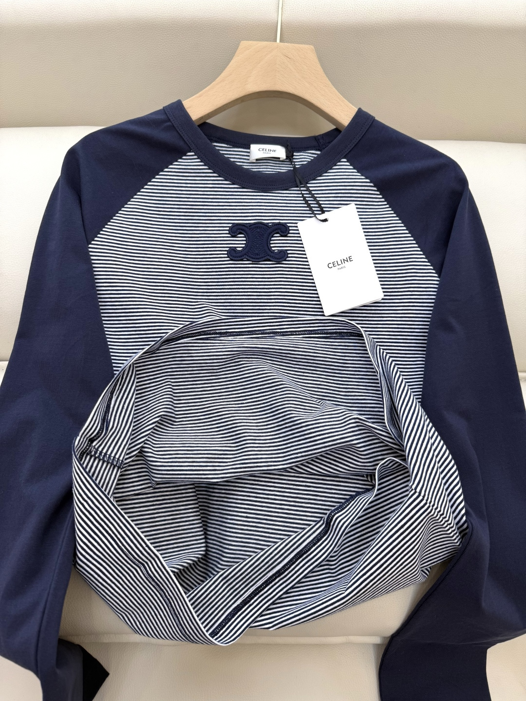 QG0120#新款长袖T恤⚠️。
Celine 条纹拼接款 长袖T恤 SML