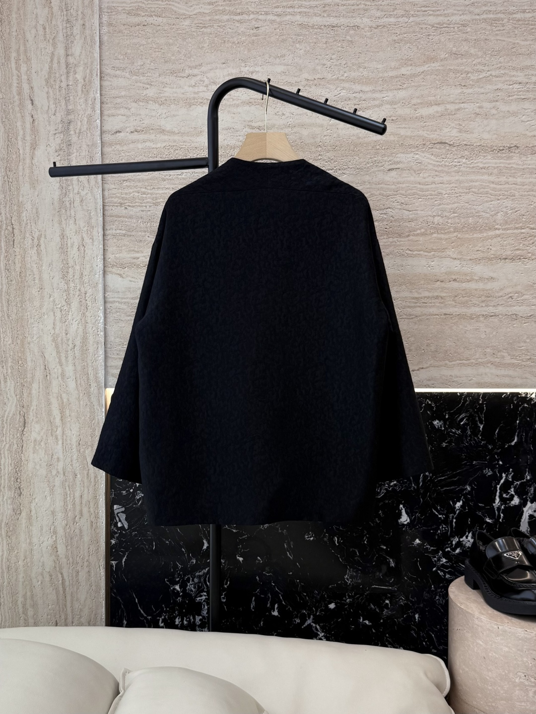 YML044#新款外套⚠️。
超级重工丝毛12%真丝 88% 羊毛 全手工钉珠 外套 黑色 奶白色 SM