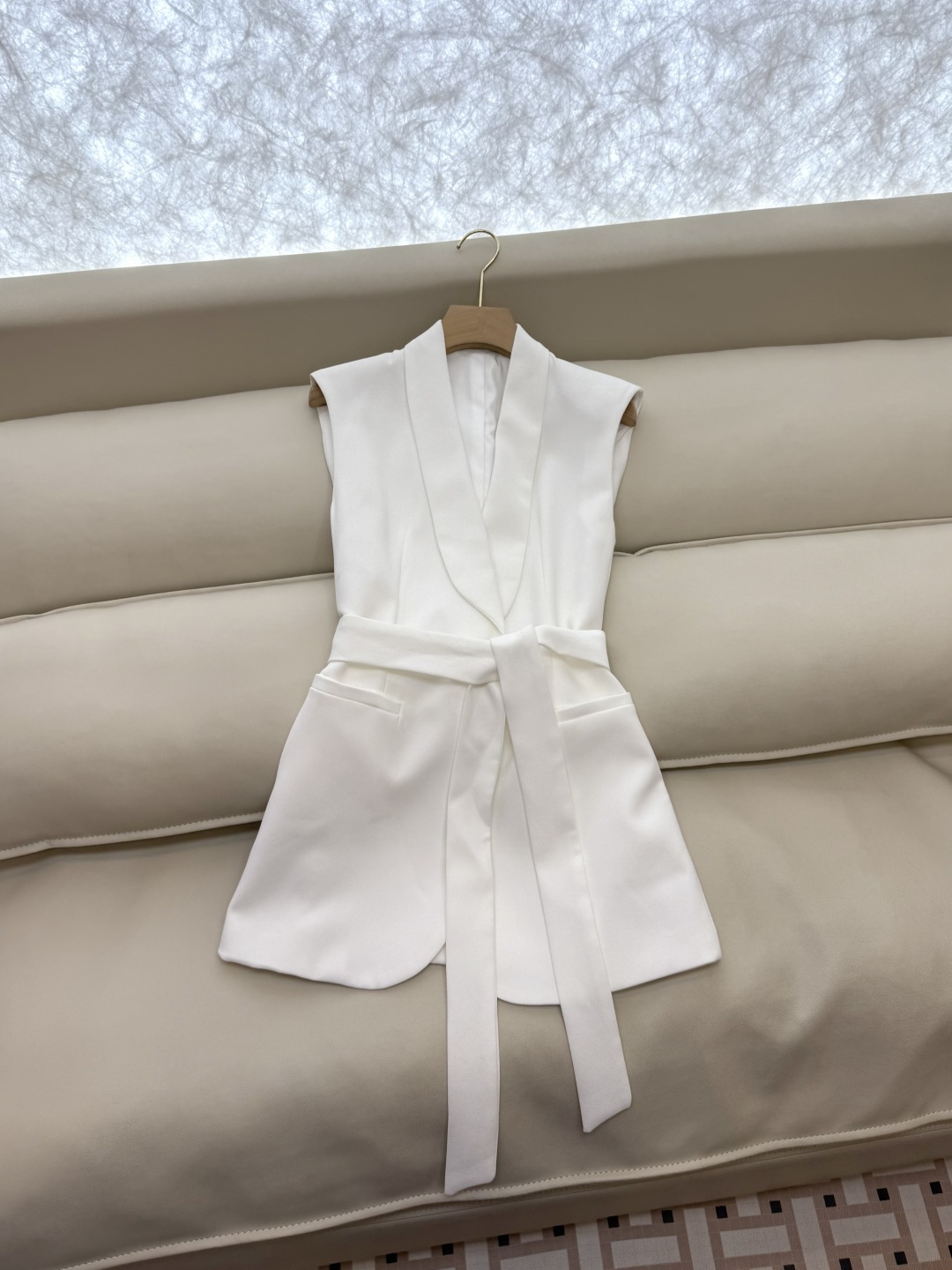 YML045#新款套装⚠️。
Max 醋酸马甲➕长裤 套装 黑色 米白色 36/38/40/42 