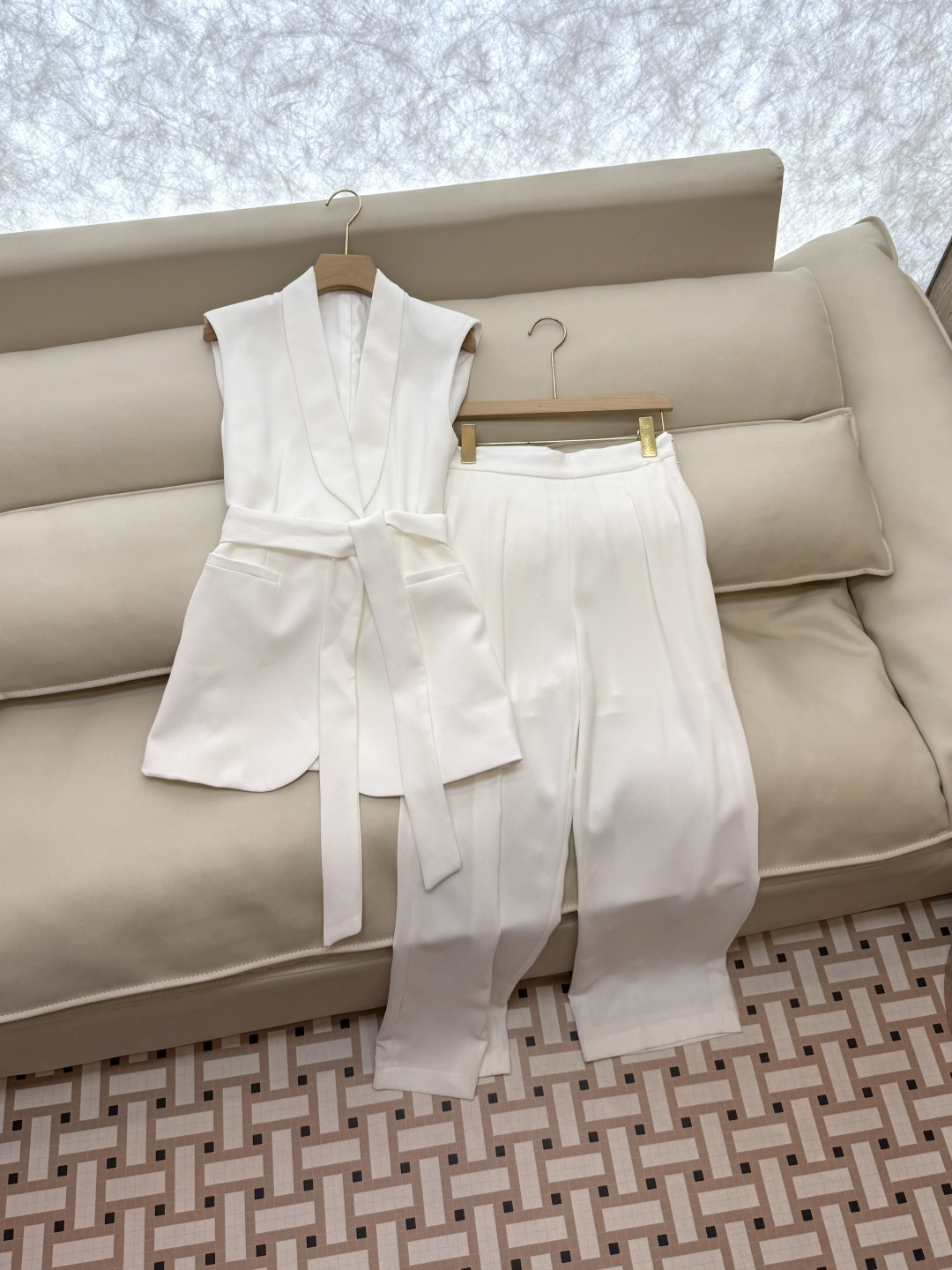 YML045#新款套装⚠️。
Max 醋酸马甲➕长裤 套装 黑色 米白色 36/38/40/42 