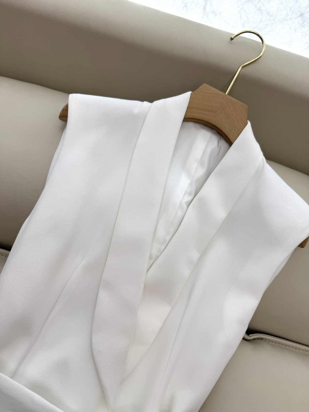 YML045#新款套装⚠️。
Max 醋酸马甲➕长裤 套装 黑色 米白色 36/38/40/42 