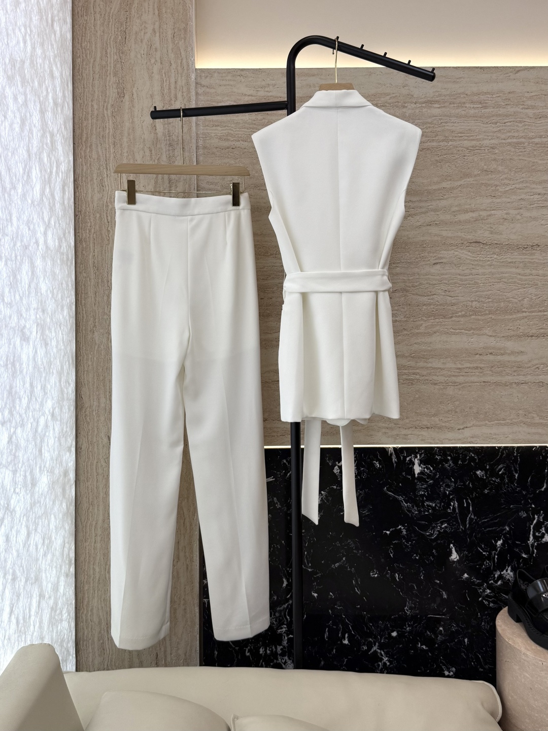 YML045#新款套装⚠️。
Max 醋酸马甲➕长裤 套装 黑色 米白色 36/38/40/42 