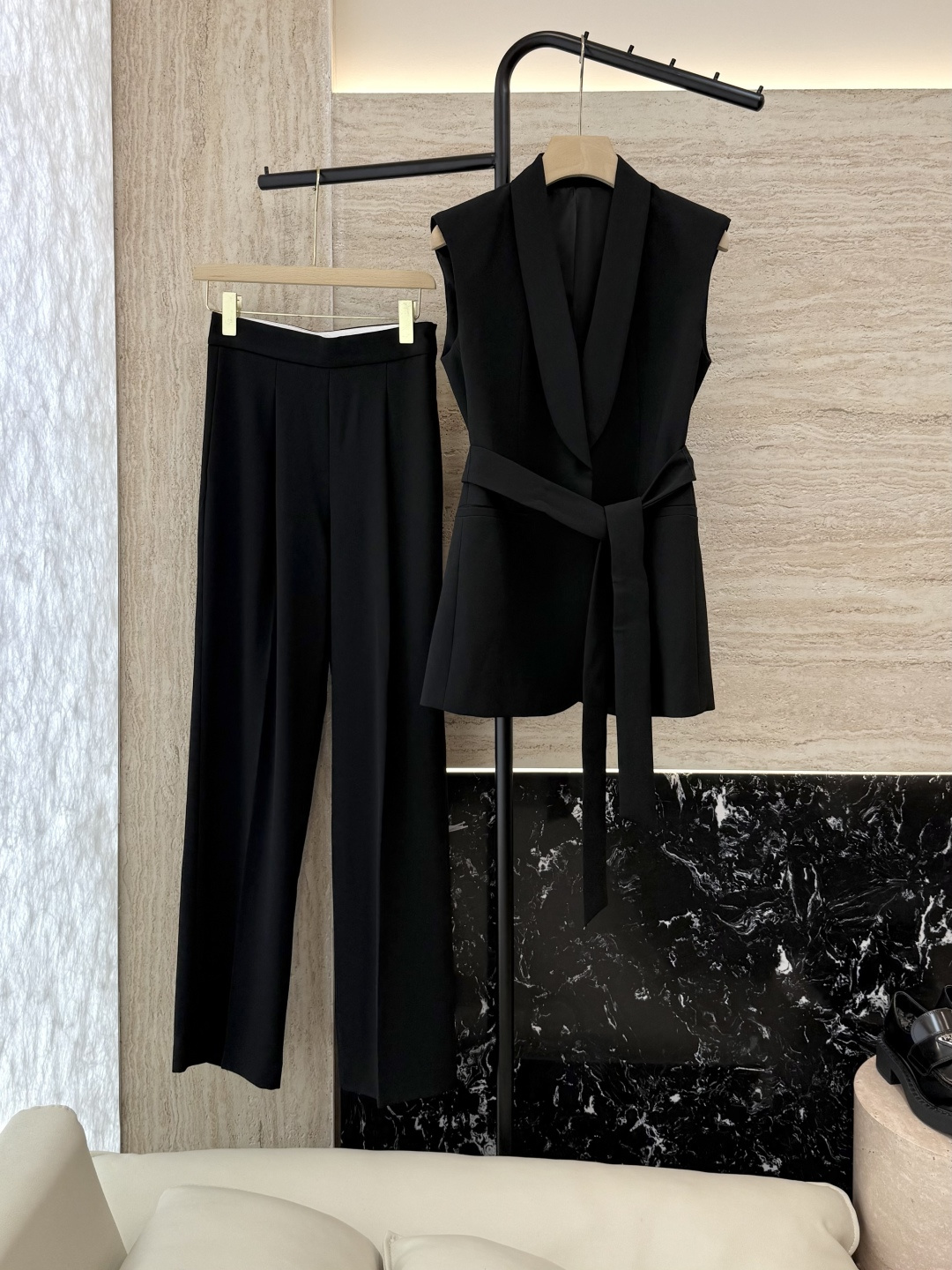 YML045#新款套装⚠️。
Max 醋酸马甲➕长裤 套装 黑色 米白色 36/38/40/42 