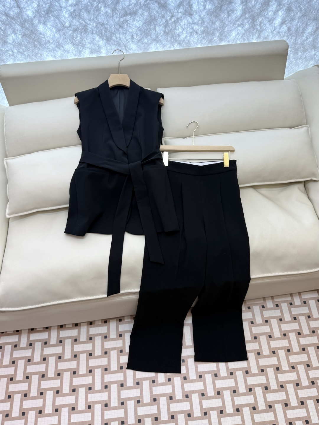 YML045#新款套装⚠️。
Max 醋酸马甲➕长裤 套装 黑色 米白色 36/38/40/42 