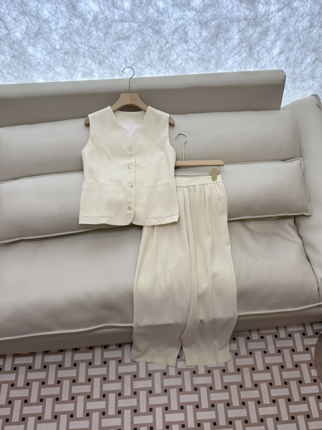 YML046#新款套装⚠️。
100% 醋酸马甲➕长裤 套装 黑色 米白色 SMLXL