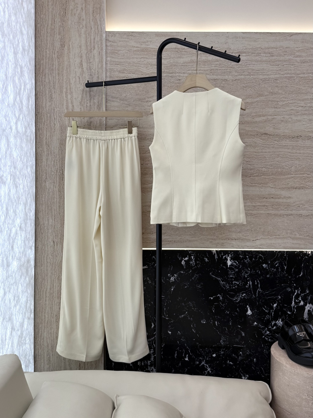 YML046#新款套装⚠️。
100% 醋酸马甲➕长裤 套装 黑色 米白色 SMLXL