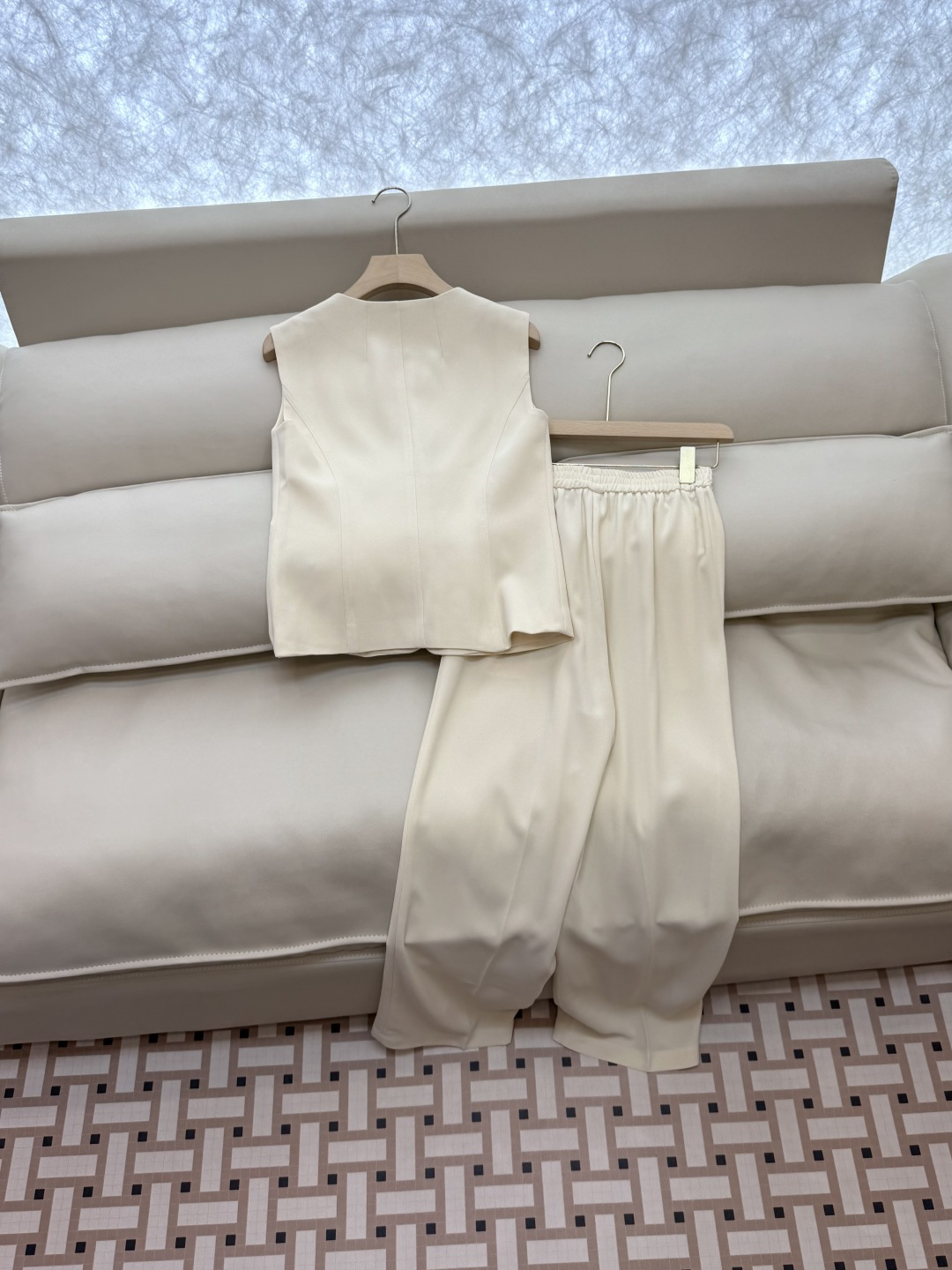 YML046#新款套装⚠️。
100% 醋酸马甲➕长裤 套装 黑色 米白色 SMLXL