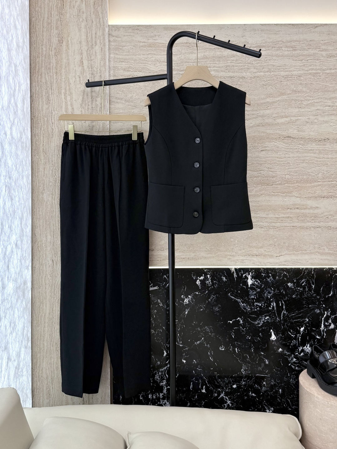YML046#新款套装⚠️。
100% 醋酸马甲➕长裤 套装 黑色 米白色 SMLXL