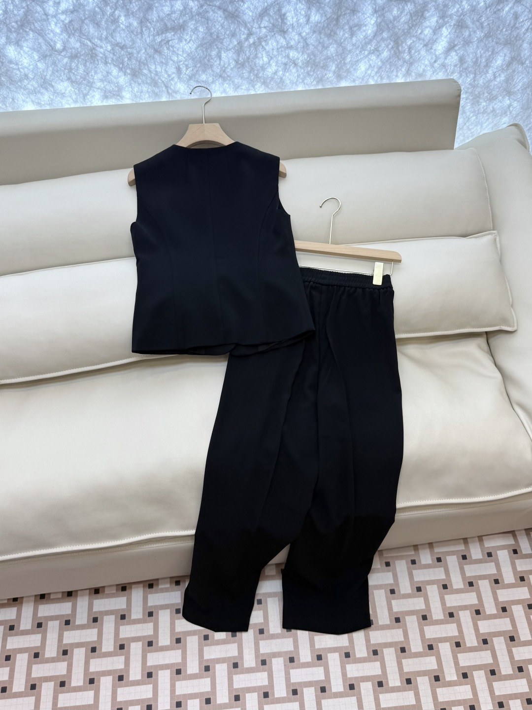 YML046#新款套装⚠️。
100% 醋酸马甲➕长裤 套装 黑色 米白色 SMLXL