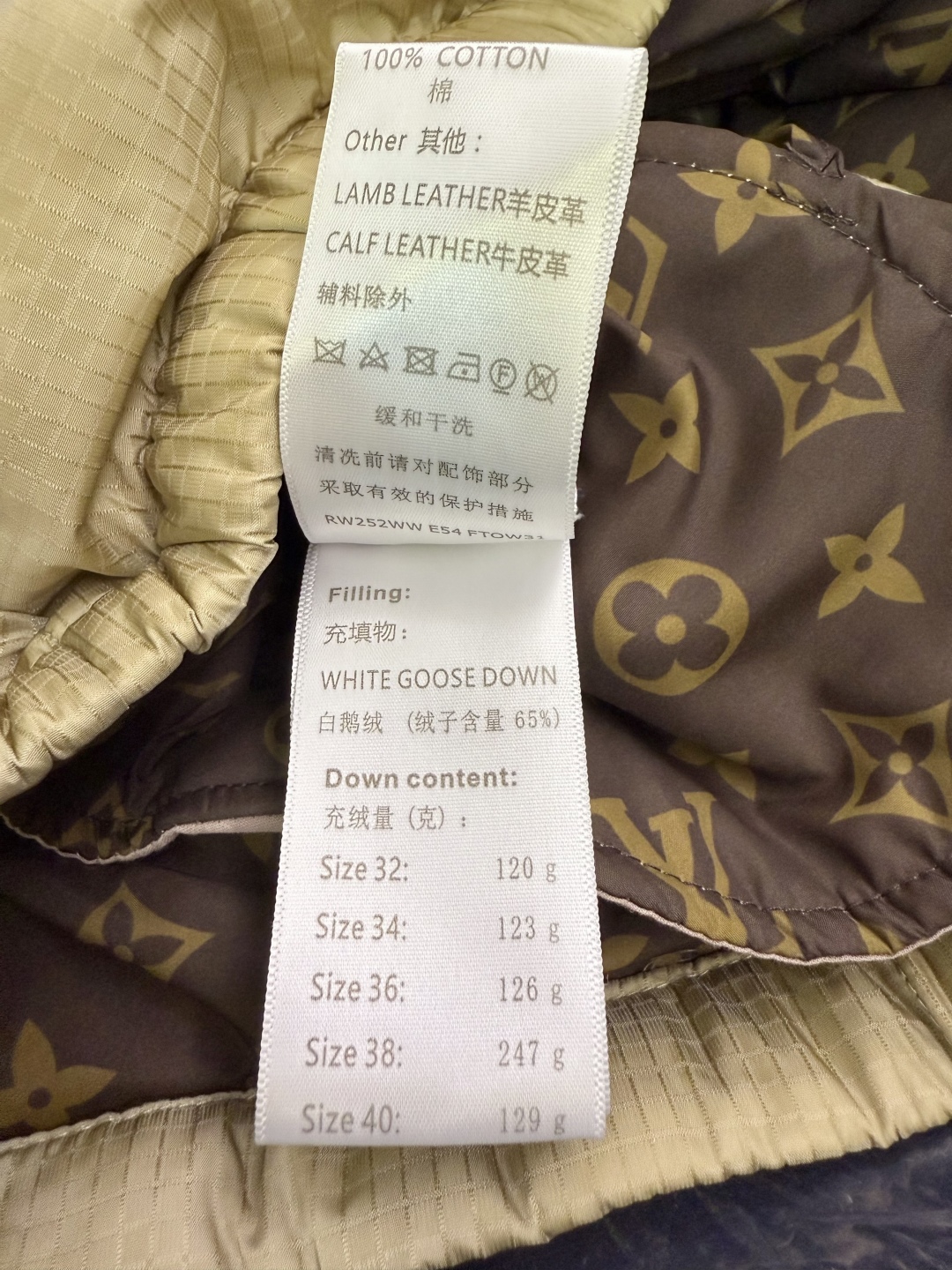 QG0122#新款羽绒服⚠️。
LV 老花logo 男女同款 65% 白鹅绒 长袖羽绒服 杏色 黑色 4