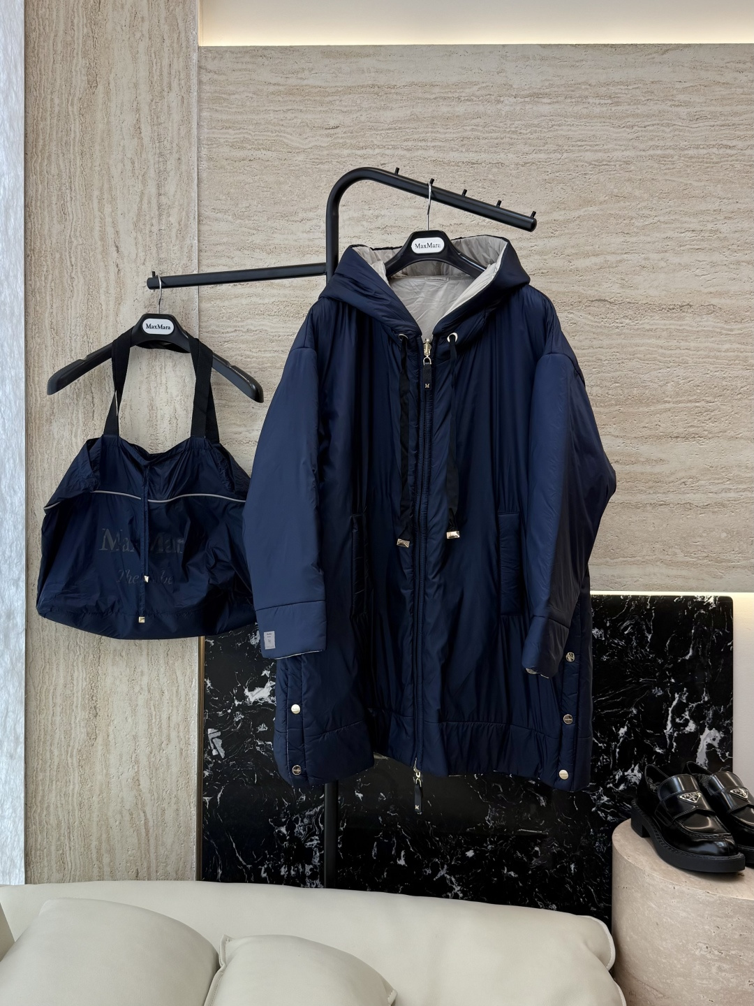 NO:478624,With dust bag M669# new camel velvet jacket Max zipper style wear on both sides 48 camel velvet 4 mulberry silk Imported fabric camel velvet cotton jacket Black Clay Navy 36/38/40 size PS This price includes primary color high-quality cloth bag storage bag, alexander wang19860909配防尘袋M669#新款驼绒服 Max拉链款 两面穿 48 骆驼绒 4桑蚕丝 进口面料 骆驼绒棉服 黑色 咖色 藏青色 36/38/40码 PS此价格含原色高品质布包收纳袋,,alexander wang,Women's clothing