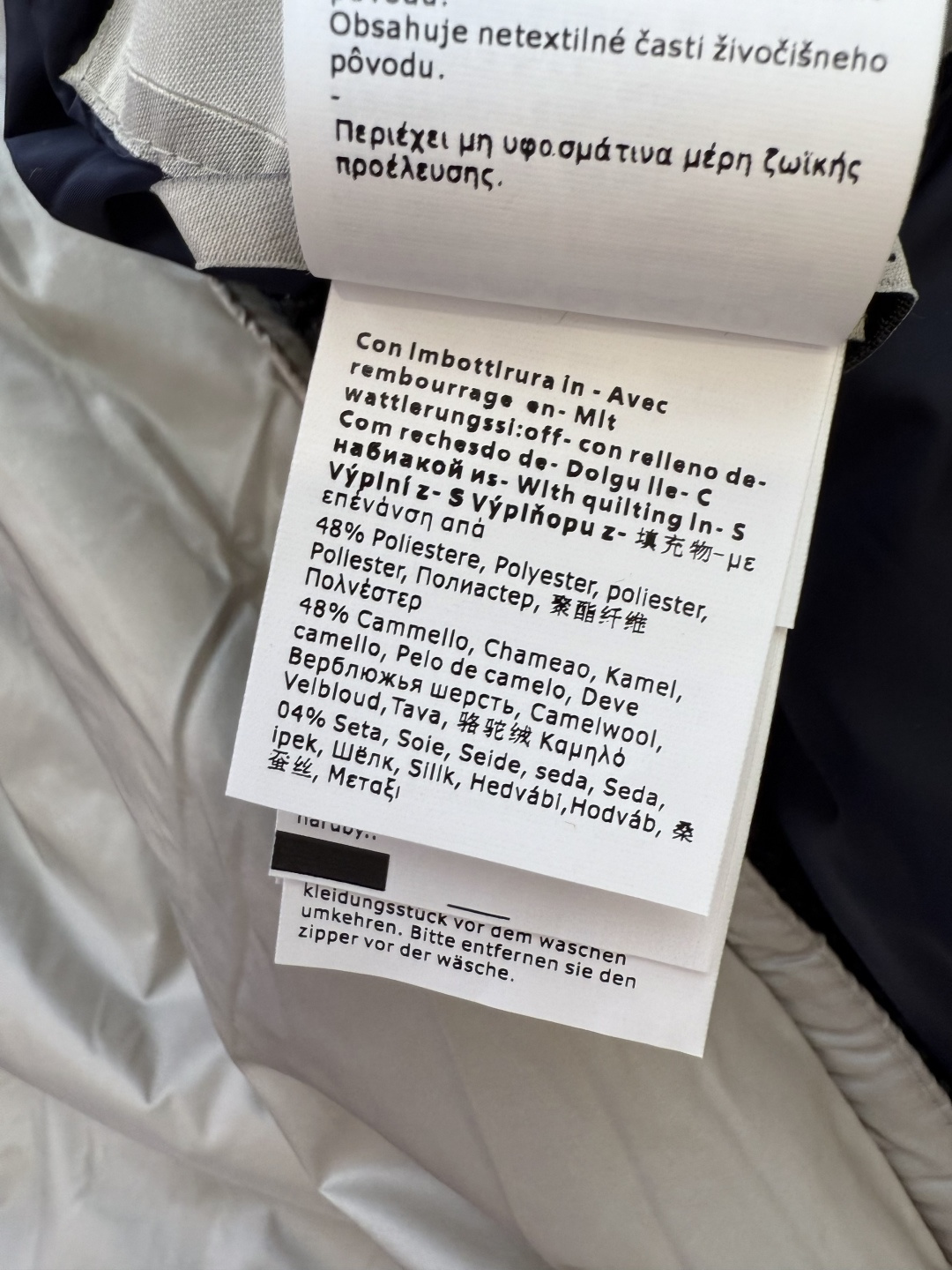 M669#新款驼绒服⚠️。
Max拉链款 两面穿 48% 骆驼绒 4%桑蚕丝 进口面料 骆驼绒棉服 黑色