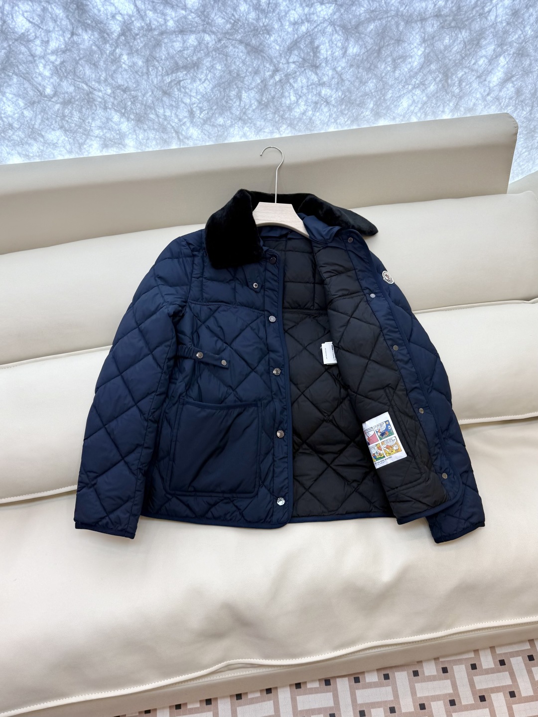 WHL006#新款羽绒服⚠️。
Moncler 科技毛领（非真毛 对标专柜）90%白鹅绒 格纹 羽绒服 