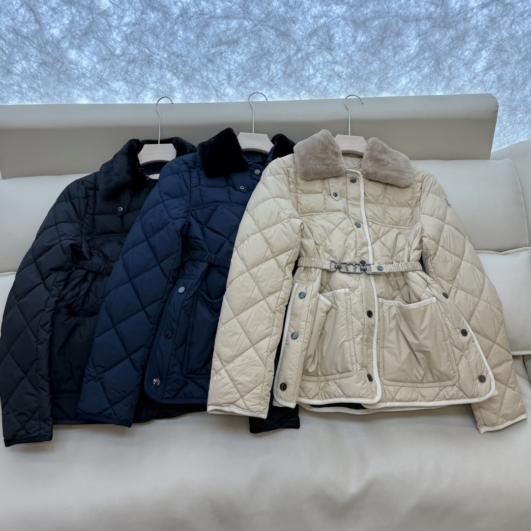 WHL006#新款羽绒服⚠️。
Moncler 科技毛领（非真毛 对标专柜）90%白鹅绒 格纹 羽绒服 