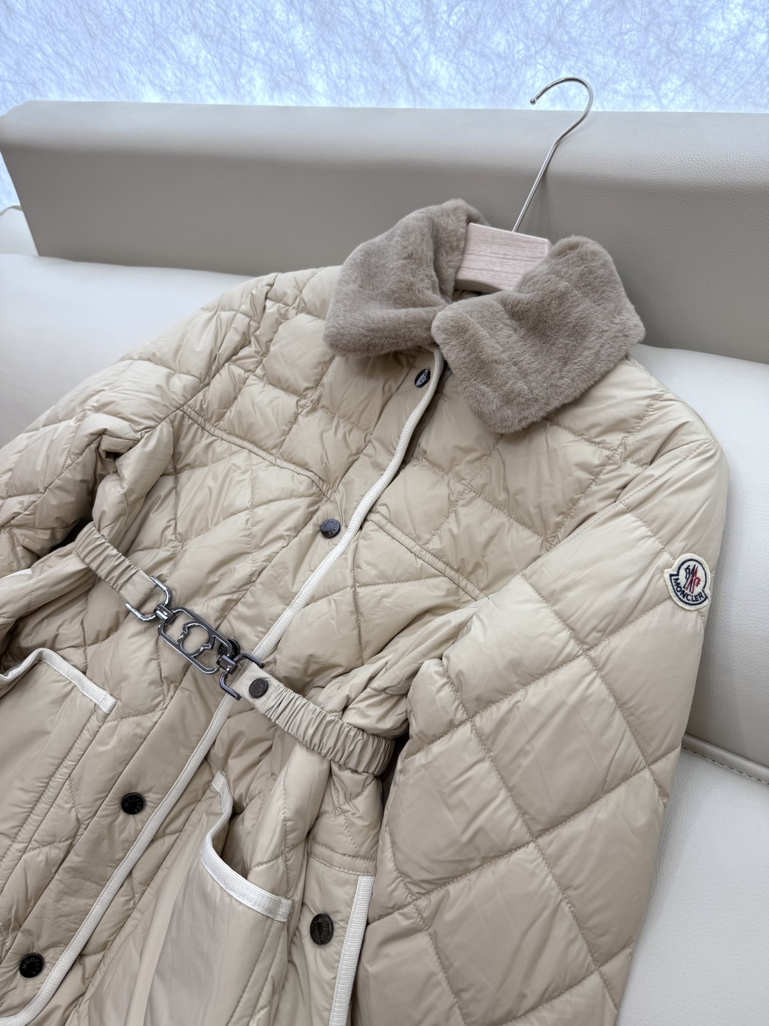 WHL006#新款羽绒服⚠️。
Moncler 科技毛领（非真毛 对标专柜）90%白鹅绒 格纹 羽绒服 