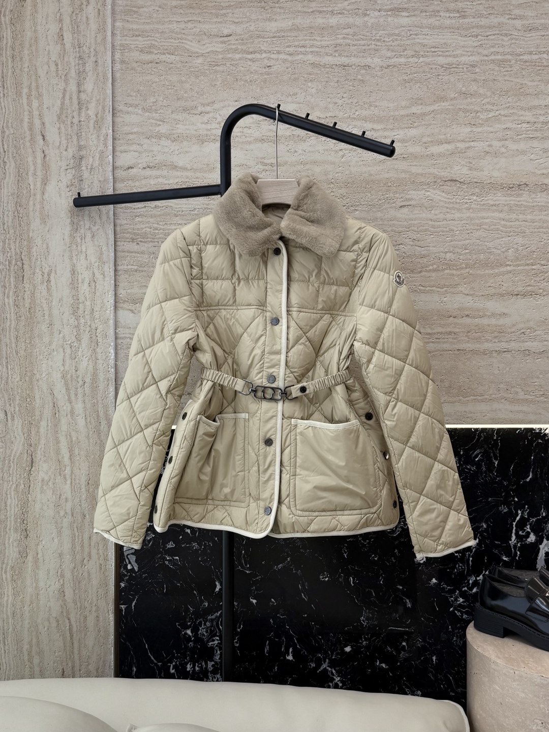 WHL006#新款羽绒服⚠️。
Moncler 科技毛领（非真毛 对标专柜）90%白鹅绒 格纹 羽绒服 