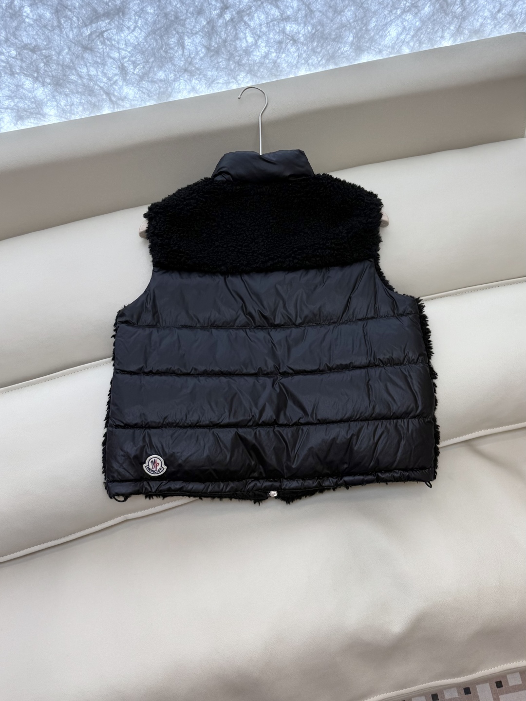 WHL016#新款羽绒服⚠️。
Moncler 科技毛（非真毛 对标专柜）90%白鹅绒 背心羽绒服  黑