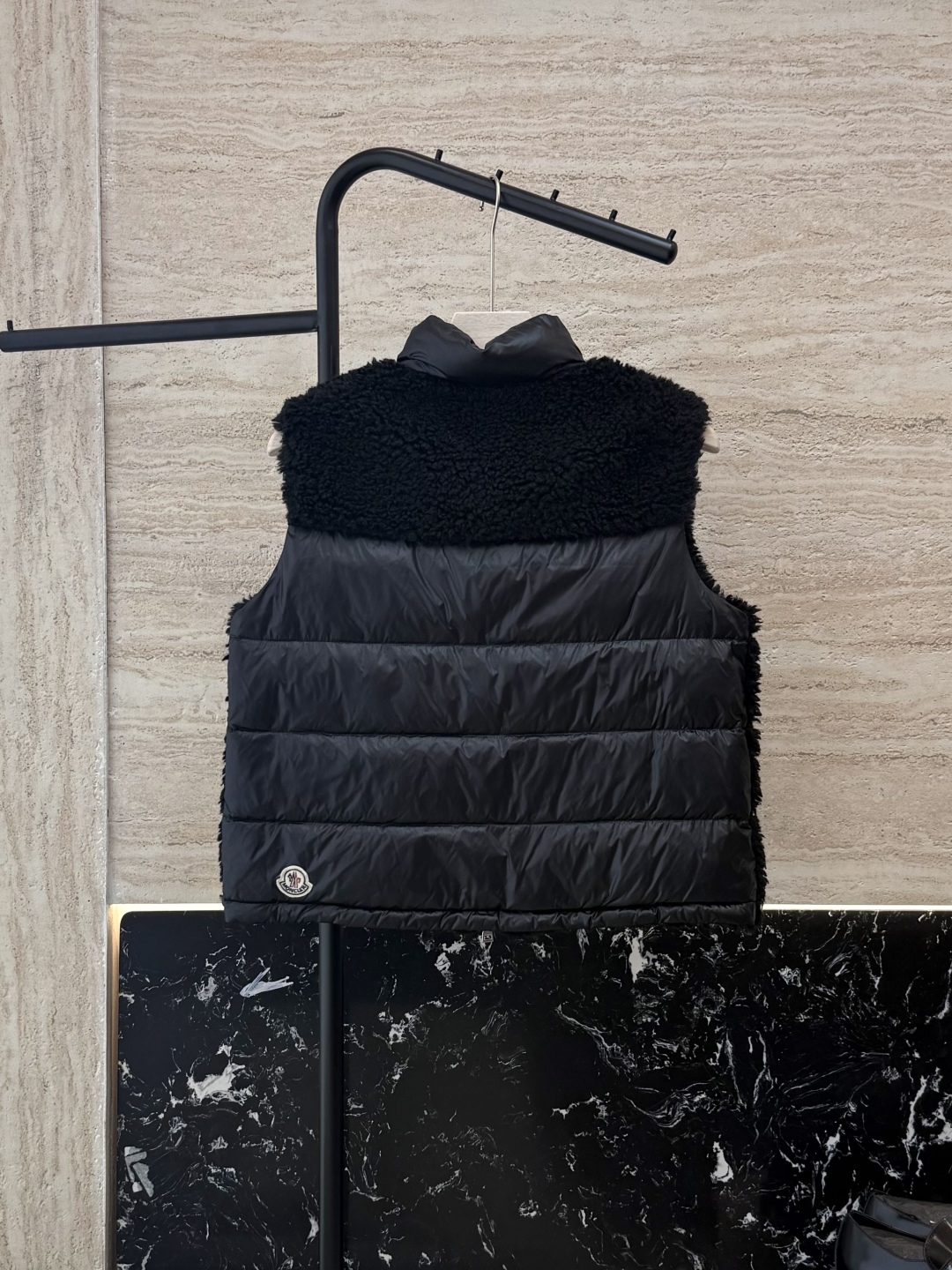 WHL016#新款羽绒服⚠️。
Moncler 科技毛（非真毛 对标专柜）90%白鹅绒 背心羽绒服  黑