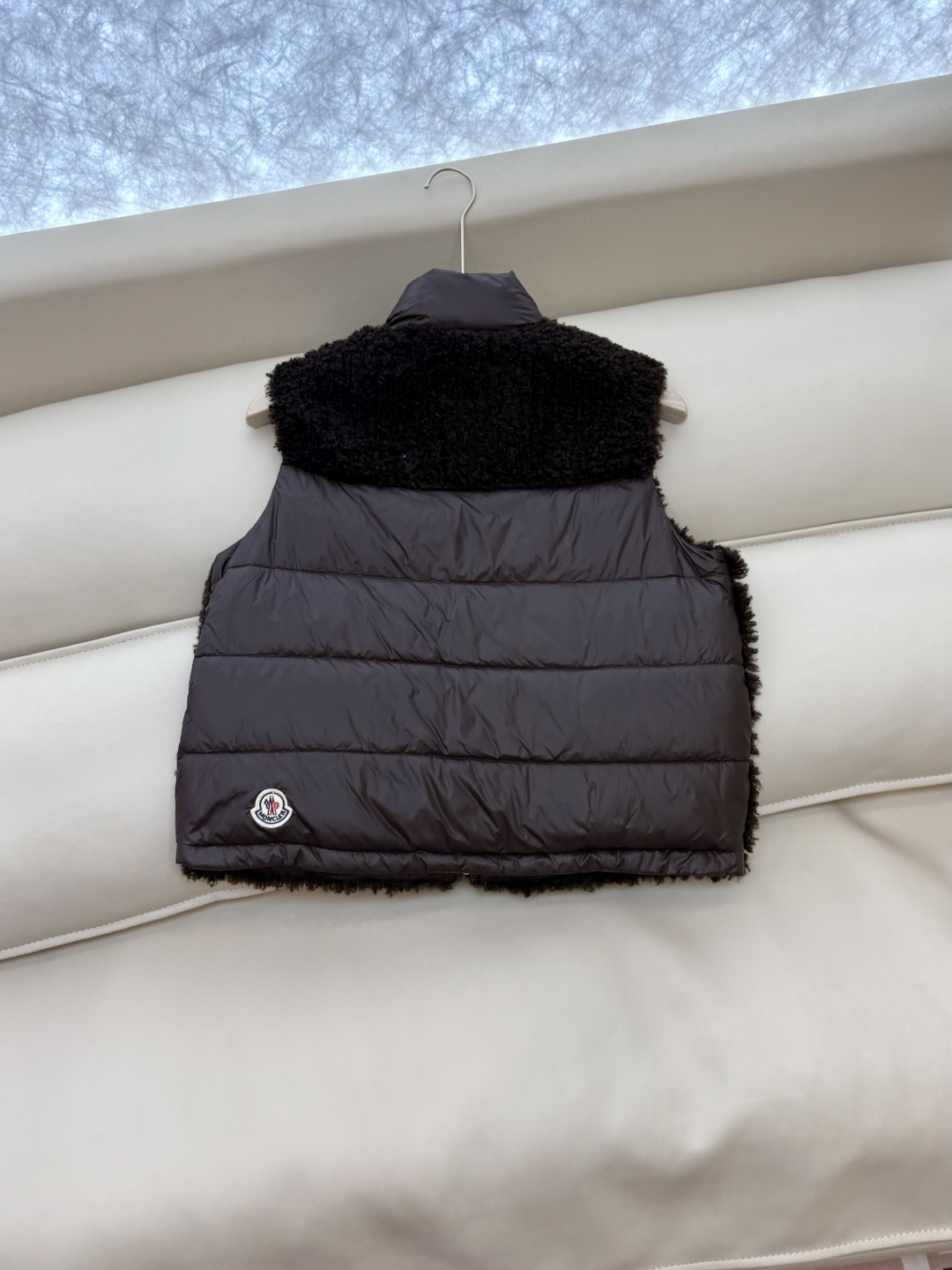 WHL016#新款羽绒服⚠️。
Moncler 科技毛（非真毛 对标专柜）90%白鹅绒 背心羽绒服  黑
