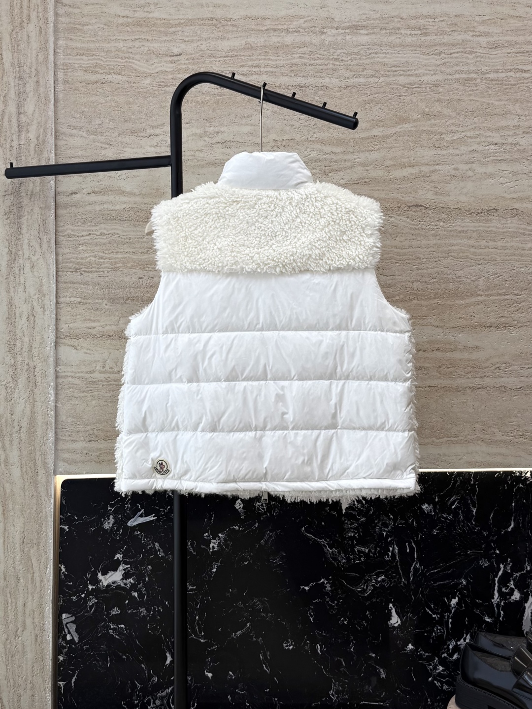 WHL016#新款羽绒服⚠️。
Moncler 科技毛（非真毛 对标专柜）90%白鹅绒 背心羽绒服  黑