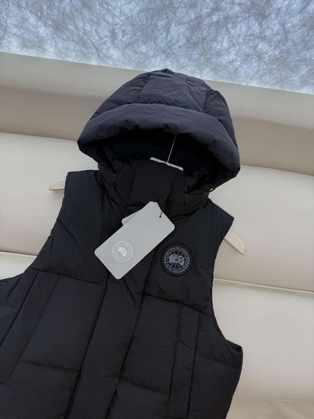 25014#新款羽绒服⚠️。
Canada Goose 加拿大鹅 90%白鸭绒 马甲 羽绒服 白色 黑色