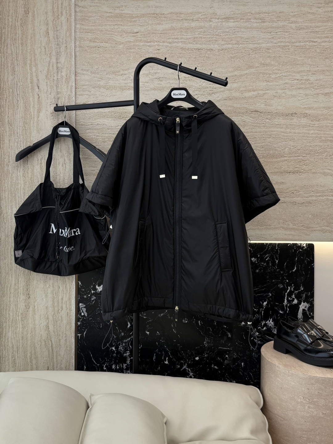 NO:478729,With dust bag M626# new camel velvet jacket Max 48 camel velvet 4 mulberry silk Imported fabric camel velvet cloak vest black brown 38/40/42 PS This price includes primary color high-quality cloth bag storage bag, alexander wang19860909配防尘袋M626#新款驼绒服 Max 48 骆驼绒 4桑蚕丝 进口面料 骆驼绒斗篷马甲 黑色 咖色 38/40/42 码 PS此价格含原色高品质布包收纳袋,,alexander wang,Women's clothing
