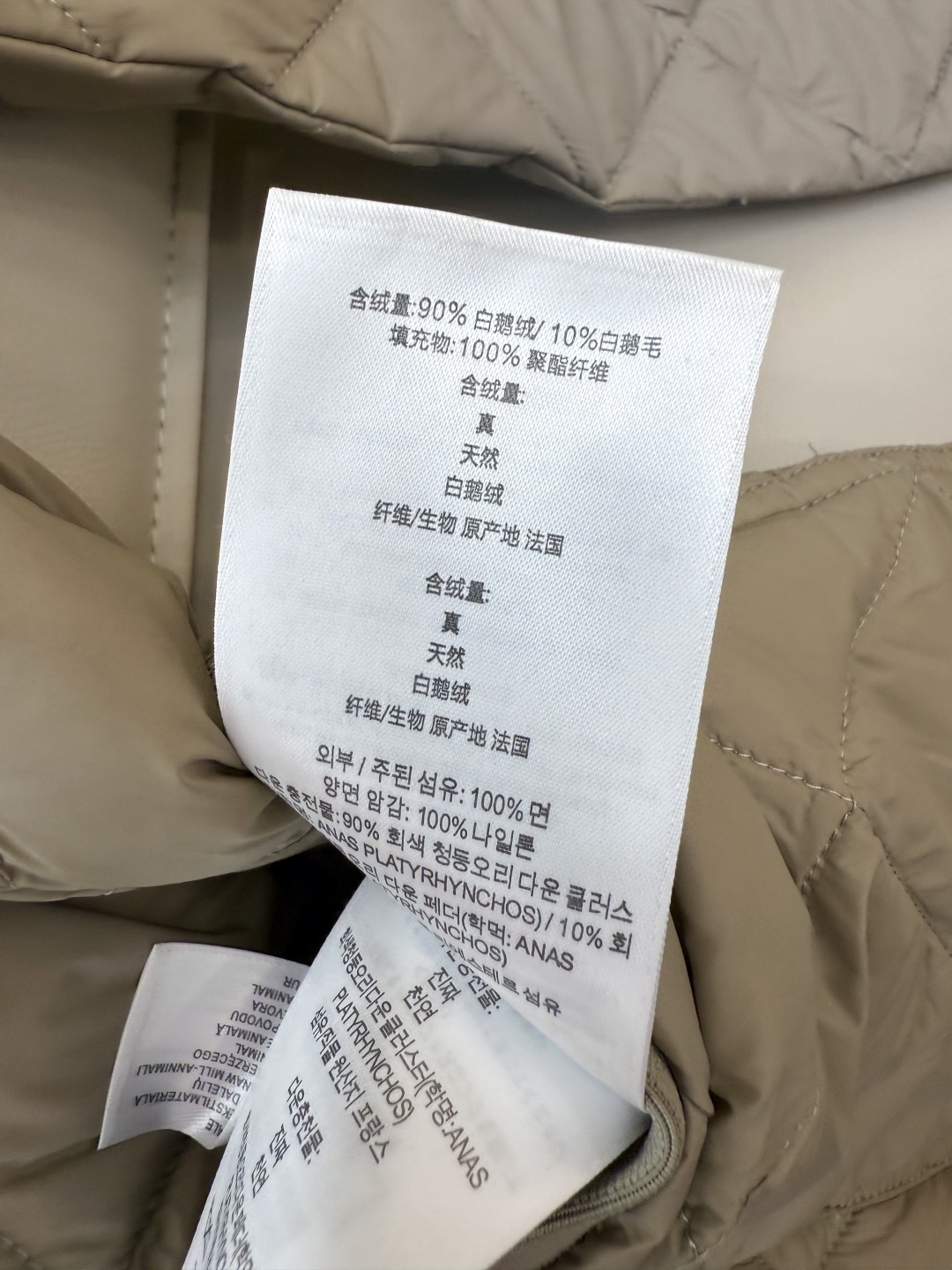 #新款羽绒服⚠️2025。
Bur 巴宝莉 菱形格纹 薄款90% 白鹅绒 羽绒服 杏色/黑色/朦胧粉 S