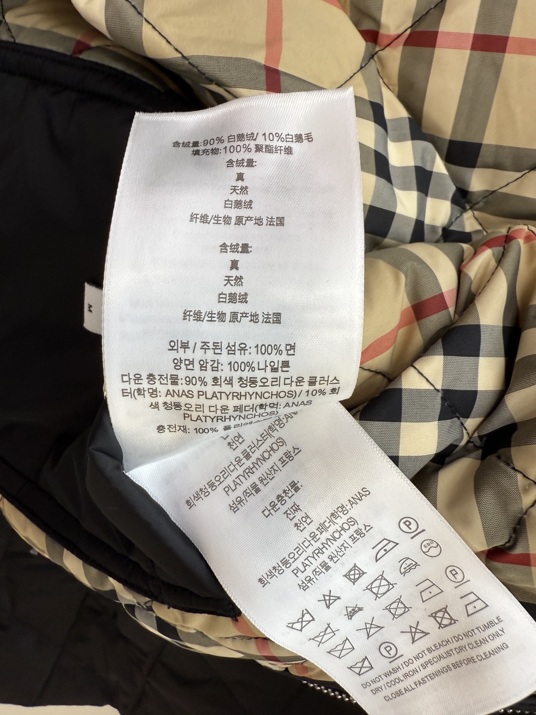 AH727#新款羽绒服⚠️2025。
Bur 巴宝莉 菱形格纹 薄款90% 白鹅绒 短款 羽绒服 杏色/