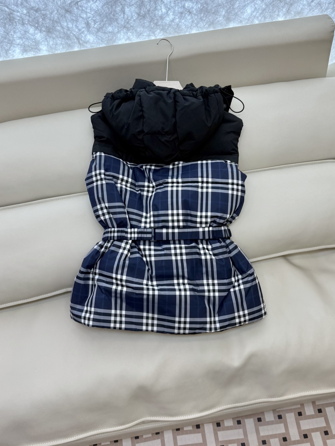 AH732#新款羽绒服⚠️2025。
Bur 巴宝莉 格纹拼接 90% 白鹅绒 两面穿 马甲 羽绒服 杏
