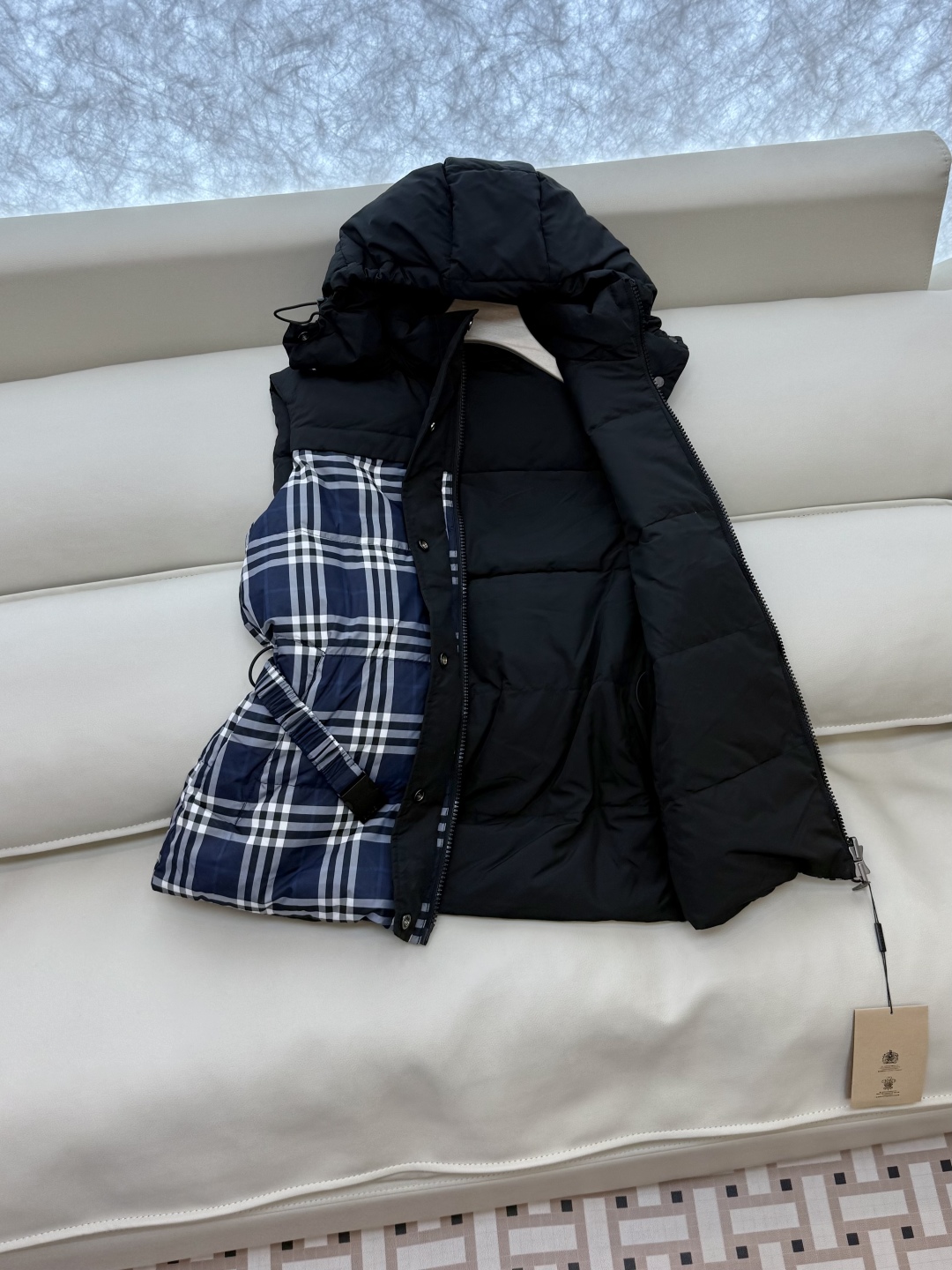 AH732#新款羽绒服⚠️2025。
Bur 巴宝莉 格纹拼接 90% 白鹅绒 两面穿 马甲 羽绒服 杏