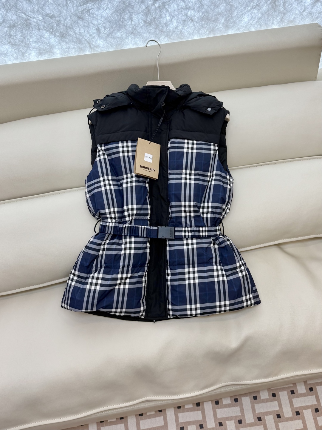 AH732#新款羽绒服⚠️2025。
Bur 巴宝莉 格纹拼接 90% 白鹅绒 两面穿 马甲 羽绒服 杏
