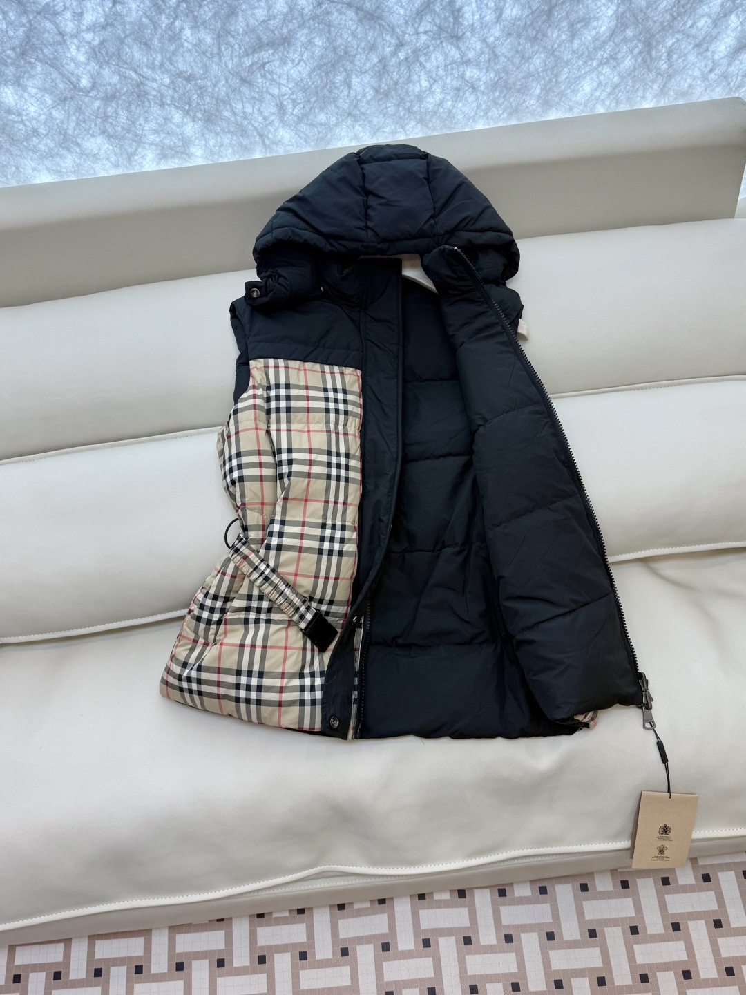 AH732#新款羽绒服⚠️2025。
Bur 巴宝莉 格纹拼接 90% 白鹅绒 两面穿 马甲 羽绒服 杏