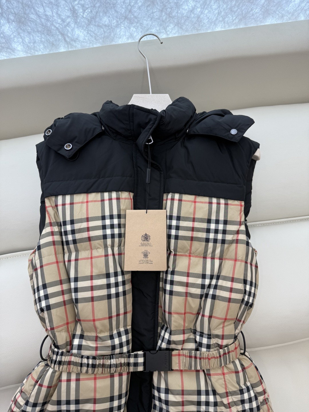 AH732#新款羽绒服⚠️2025。
Bur 巴宝莉 格纹拼接 90% 白鹅绒 两面穿 马甲 羽绒服 杏