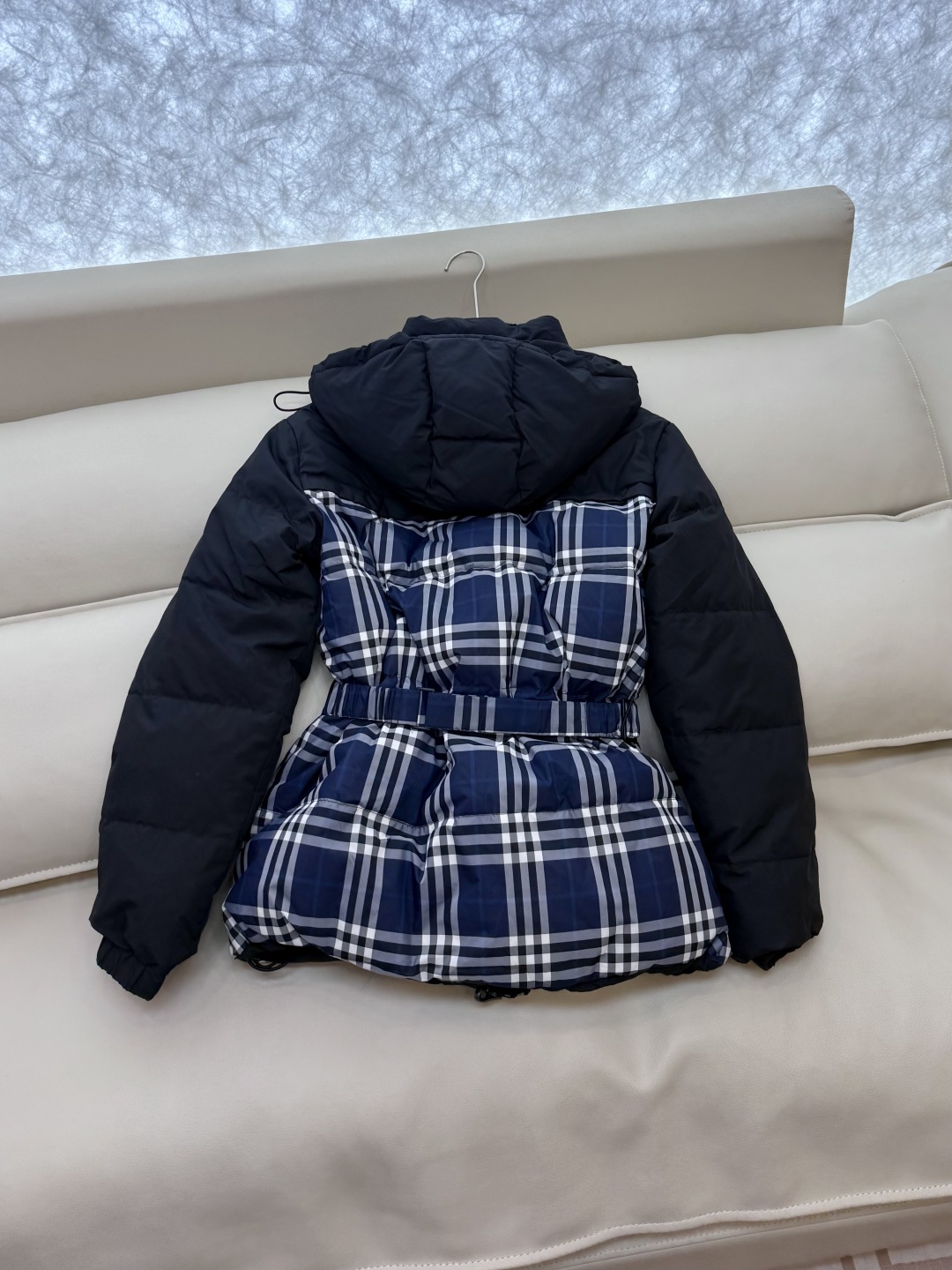 AH731#新款羽绒服⚠️2025。
Bur 巴宝莉 格纹拼接 90% 白鹅绒 两面穿 长袖 羽绒服 杏