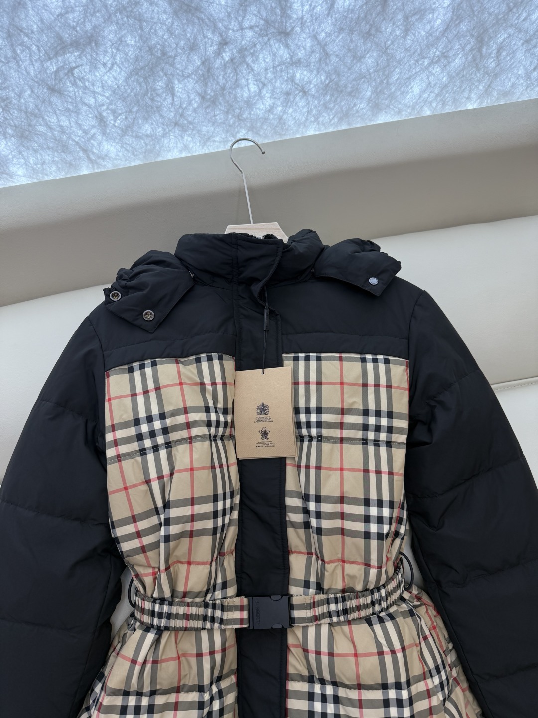 AH731#新款羽绒服⚠️2025。
Bur 巴宝莉 格纹拼接 90% 白鹅绒 两面穿 长袖 羽绒服 杏