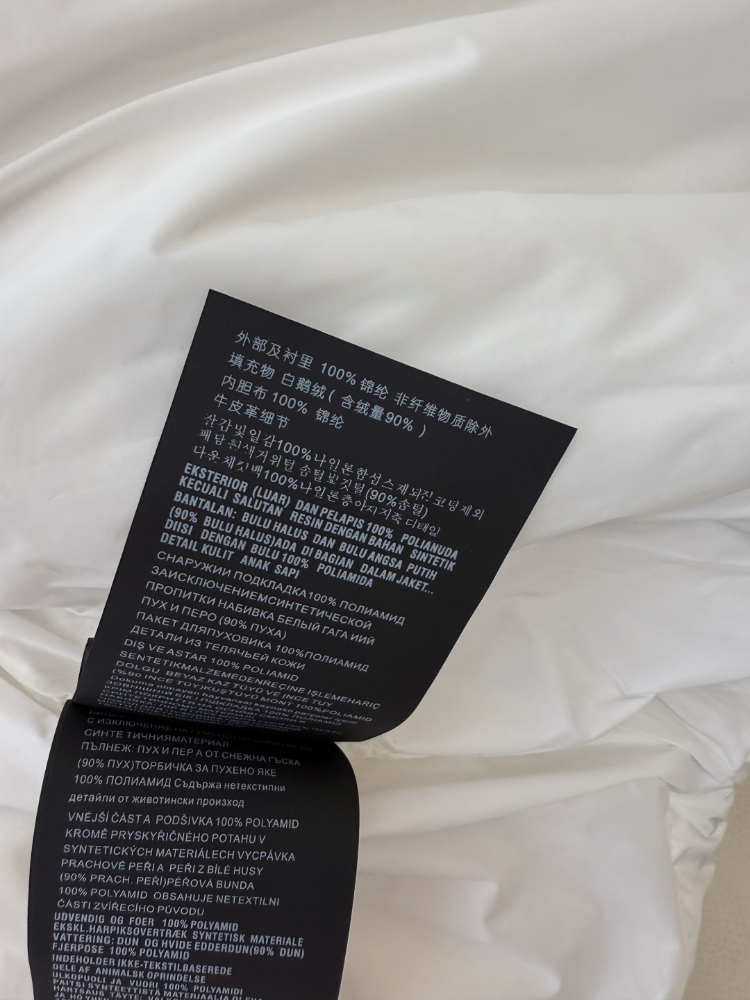 AH729#新款羽绒服⚠️2025。
PR 三角标 立领款 90% 白鹅绒 羽绒马甲  白色 黑色 38