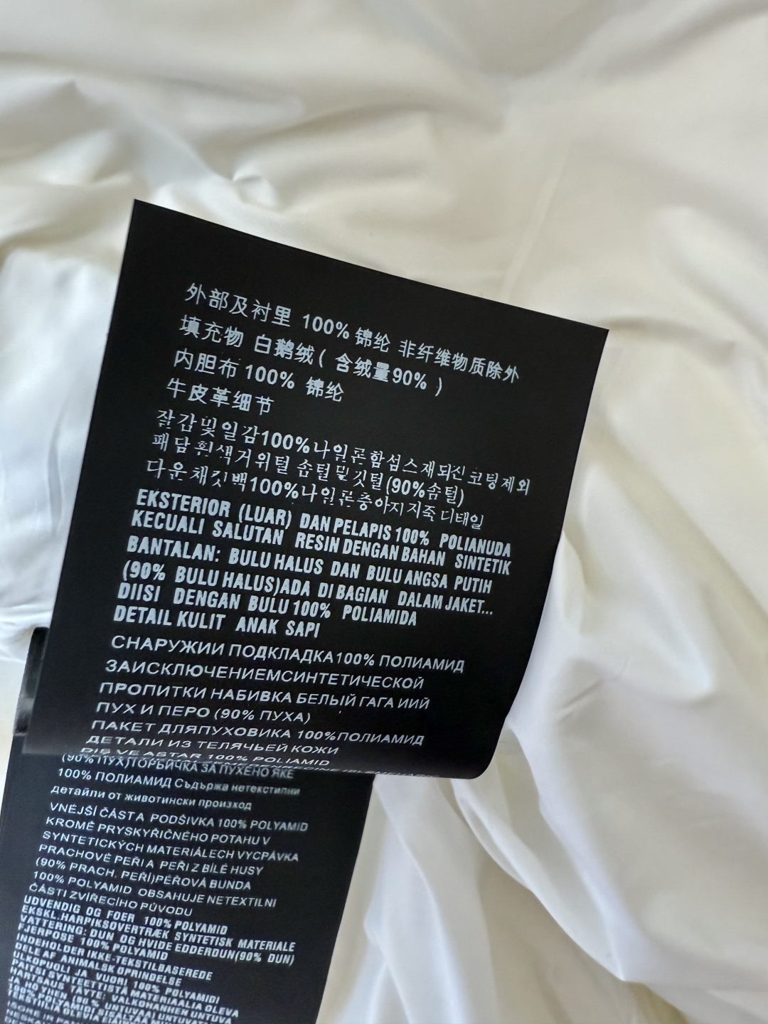 AH730#新款羽绒服⚠️。
PR 三角标 百搭款 带帽 90% 白鹅绒 羽绒马甲 黑色 杏色 黑色 3