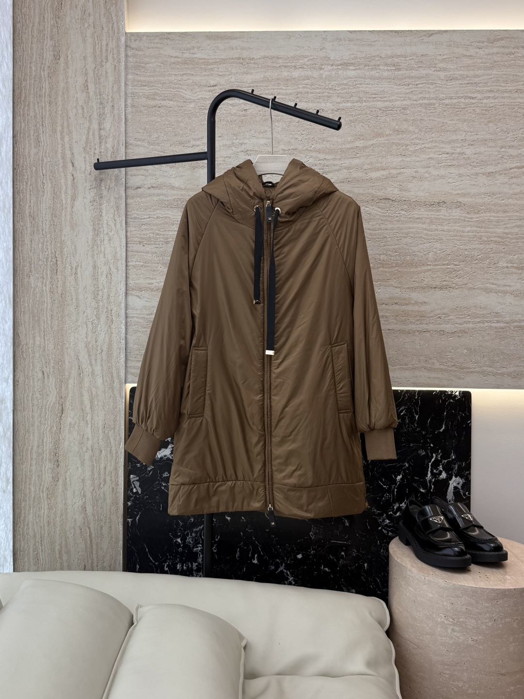 NO:483565,With dust bag 8916# imitation camel velvet M Home Unstandard Wool imitation camel velvet Cotton coat Long coat Color black Coffee brown Size 36-42,,jackets & coats,alexander wang19860909配防尘袋8916#仿驼绒 M 家 无标款 羊毛 仿驼绒 棉衣 长款外套 颜色黑色 咖色 棕色 尺码36-42,,jackets & coats,alexander wang,Women's clothing