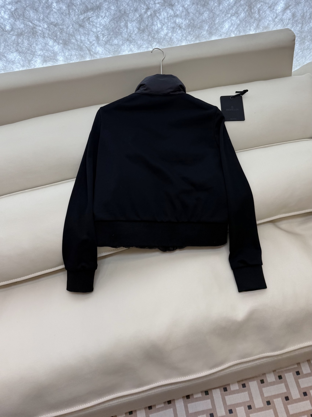 MN5009#新款羽绒服⚠️。
Mon蒙口 跑量款‼️
90% 白鹅绒 拼针织袖 薄款 羽绒服 香芋色 