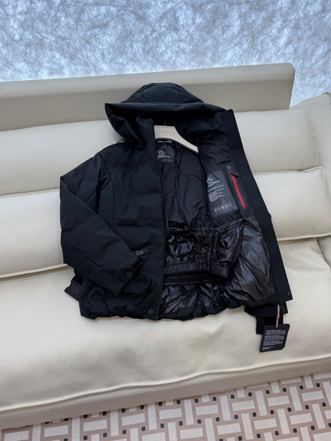 MN5003#新款羽绒服⚠️。
Mon蒙口 跑量款‼️
90% 白鹅绒 户外 修身款 滑雪服系列 羽绒服
