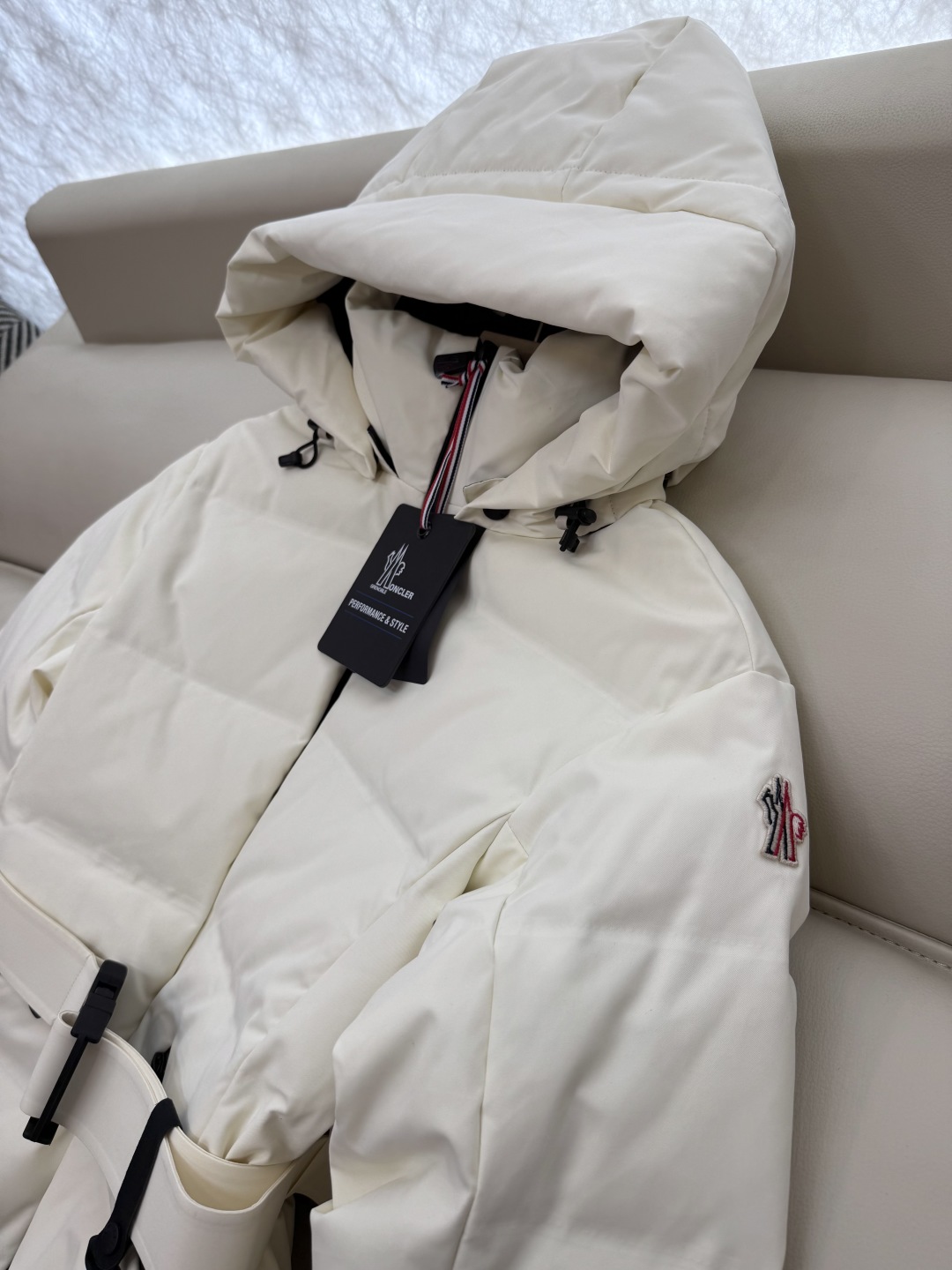 MN5003#新款羽绒服⚠️。
Mon蒙口 跑量款‼️
90% 白鹅绒 户外 修身款 滑雪服系列 羽绒服