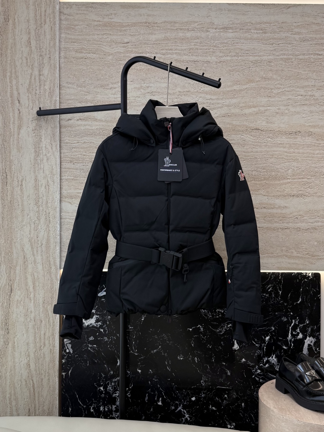 MN5003#新款羽绒服⚠️。
Mon蒙口 跑量款‼️
90% 白鹅绒 户外 修身款 滑雪服系列 羽绒服
