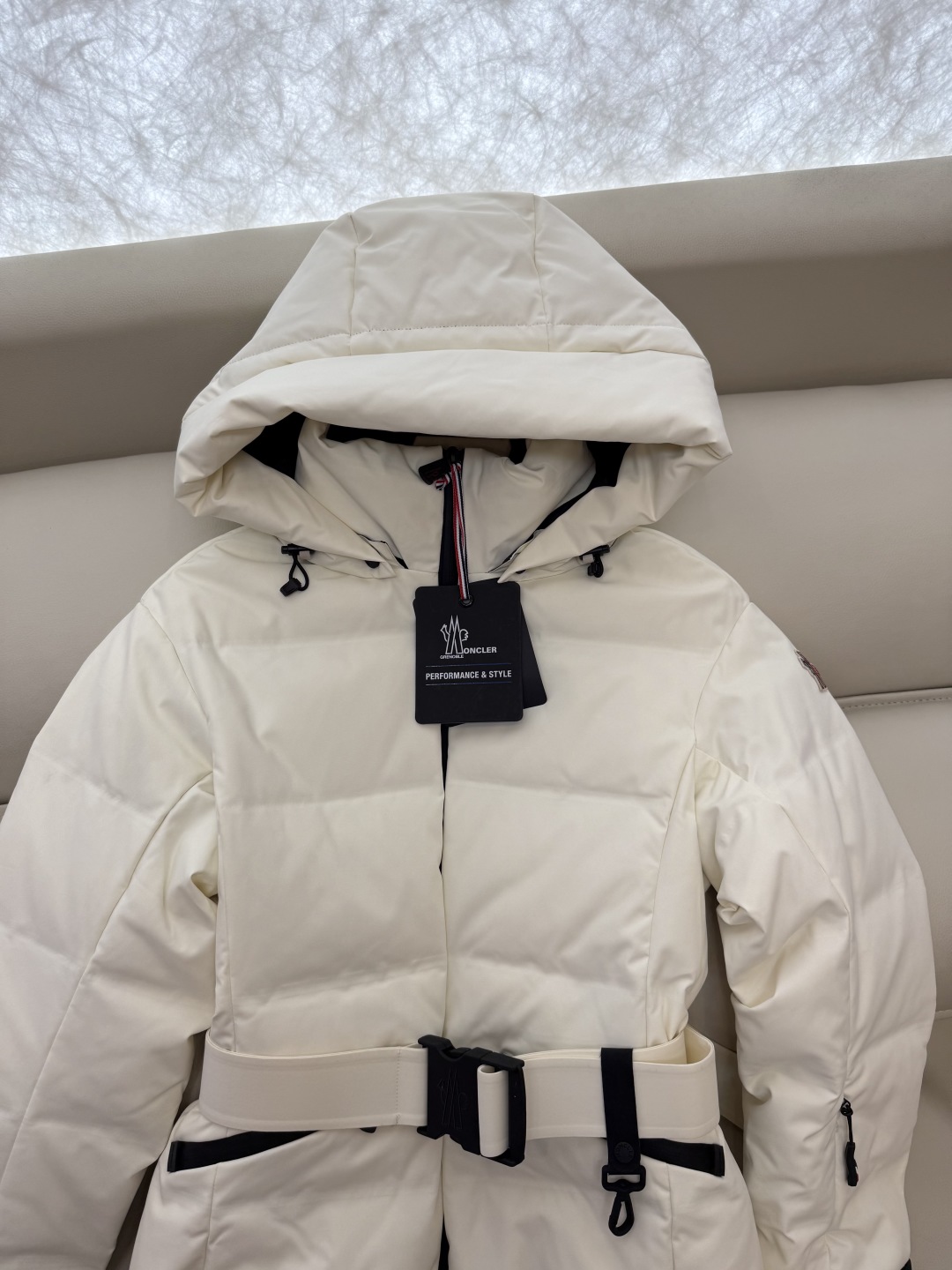 MN5003#新款羽绒服⚠️。
Mon蒙口 跑量款‼️
90% 白鹅绒 户外 修身款 滑雪服系列 羽绒服