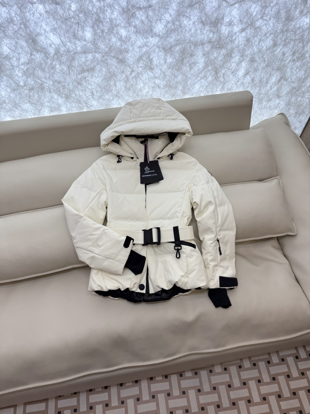MN5003#新款羽绒服⚠️。
Mon蒙口 跑量款‼️
90% 白鹅绒 户外 修身款 滑雪服系列 羽绒服