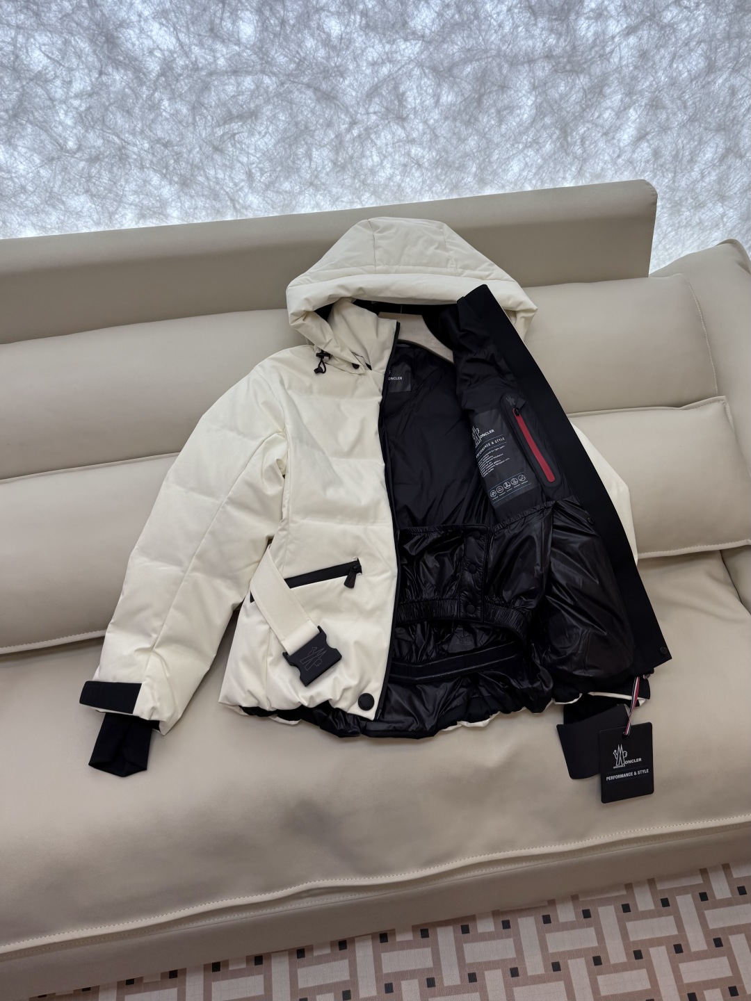 MN5003#新款羽绒服⚠️。
Mon蒙口 跑量款‼️
90% 白鹅绒 户外 修身款 滑雪服系列 羽绒服