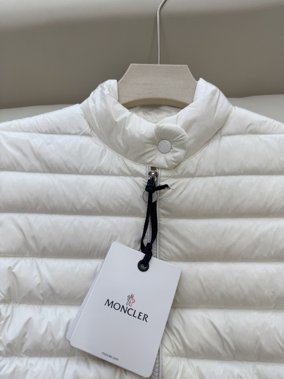 MN5002#新款羽绒服⚠️。
Mon蒙口 跑量款‼️
90% 白鹅绒 短款 修身羽绒服 米白色 黑色 